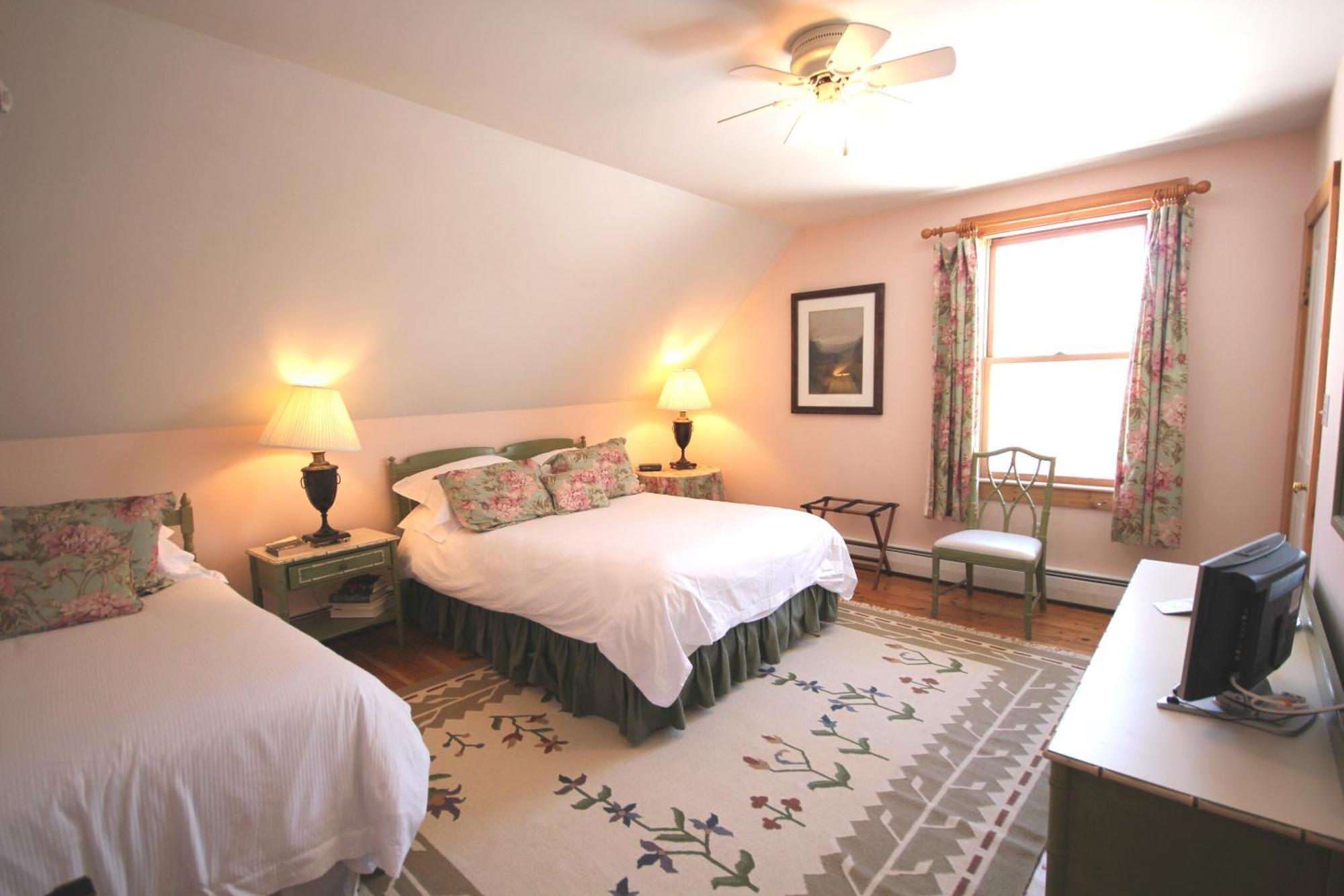 Highland Lake Inn Andover Habitación foto